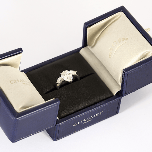 Bague 49 CHAUMET - Rare Bague en or blanc 18K (750 millièmes) composée d'un jonc centré d’un diamant de forme poire pesant 2,02 carats 58 Facettes DV35270-2