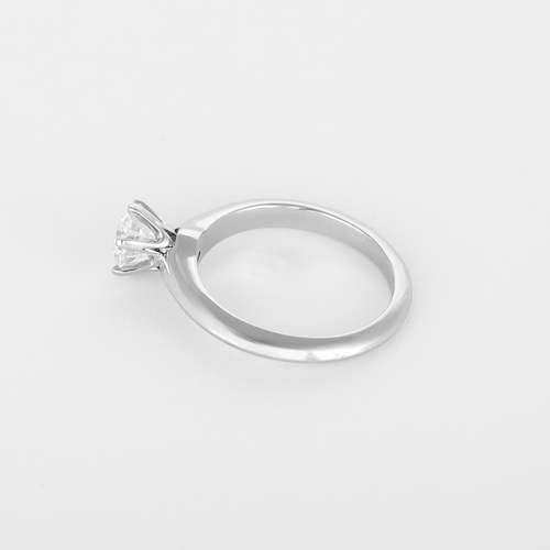 Bague 51 TIFFANY - Bague solitaire en platine et diamant 0.74 carat environ 58 Facettes DV35141-7
