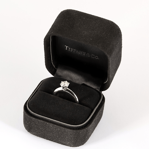 Bague 51 TIFFANY - Bague solitaire en platine et diamant 0.74 carat environ 58 Facettes DV35141-7