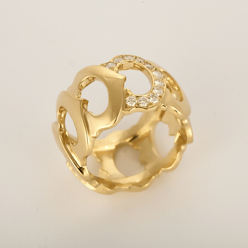 Bague 49 CARTIER - Double C -  Bague en or jaune et diamants 58 Facettes DV35375-1