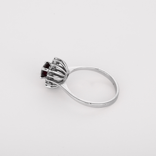 Bague 58.5 Bague marguerite en or blanc, rubis : 0,60 carat et diamants : 0,15 carat 58 Facettes DV25961-12