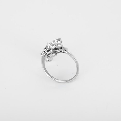 Bague 53 Bague marquise en or blanc et diamant, 1.40 carat environ 58 Facettes DV26878-7