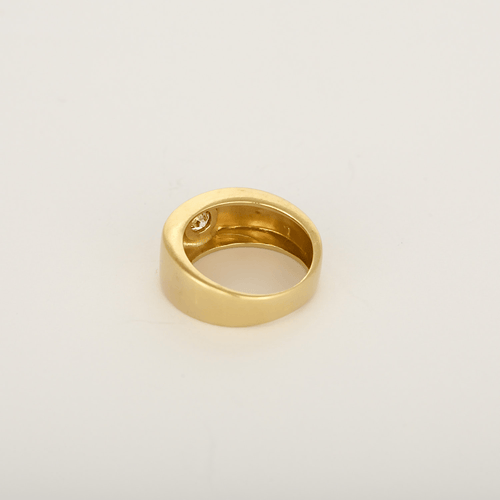 Bague de type chevalière en or jaune et diamants
