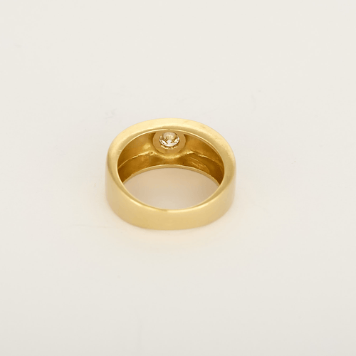 Bague de type chevalière en or jaune et diamants