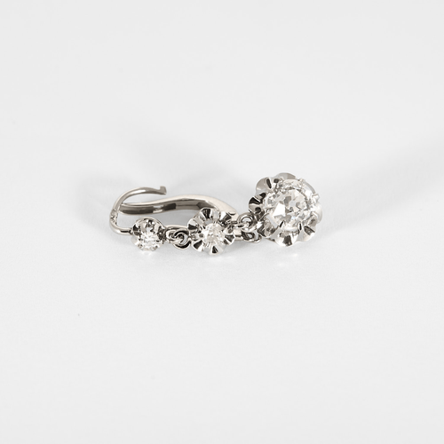 Boucles d'oreilles Paire de boucles d'oreilles en or blanc et diamants de taille ancienne: 1,81 carat 58 Facettes DV36309-2