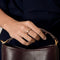 Bague 59 CARTIER - Love - Petite modèle - Alliance en or jaune 58 Facettes DV35982-1