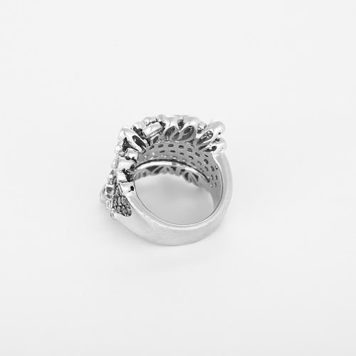 Bague 52 Bague moderniste en or blanc, diamants bruns : 1,20 carat et diamants : 2 carats 58 Facettes DV34030-23