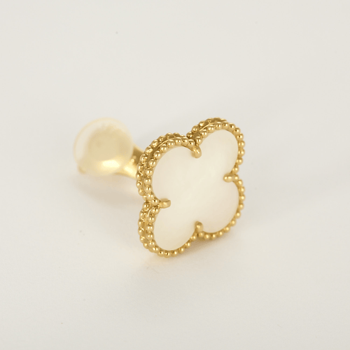 Van cleef & Arpels - Magic Alhambra - Boucles d'oreilles en or jaune et nacre 58 Facettes DV4391-8
