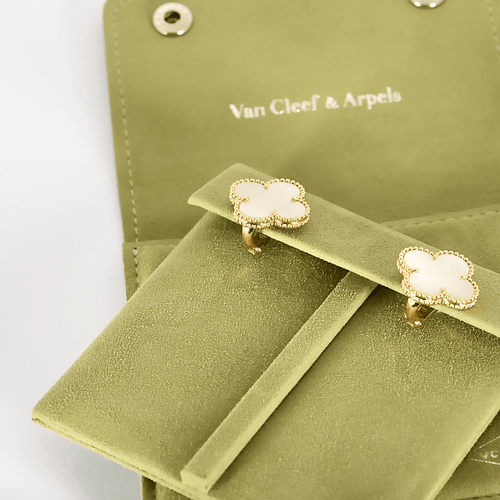Van cleef & Arpels - Magic Alhambra - Boucles d'oreilles en or jaune et nacre 58 Facettes DV4391-8
