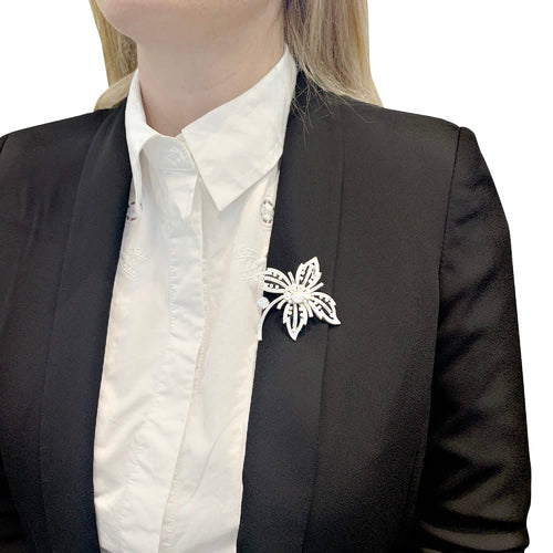 Broche Broche Fleur en platine et or blanc 18K, diamants 58 Facettes 33787