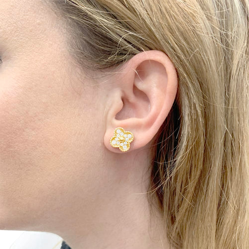 Boucles d'oreilles Van Cleef & Arpels Alhambra - Puces d’oreilles en or jaune et diamants 58 Facettes 35308