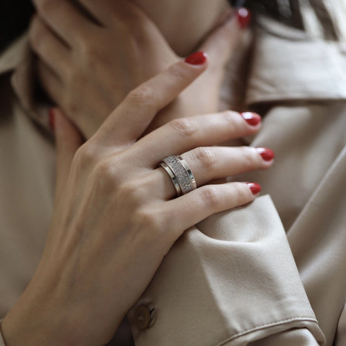 Bague 52 Piaget Possession - Alliance en or gris 18 carats et diamants, taille 52 58 Facettes FB10794