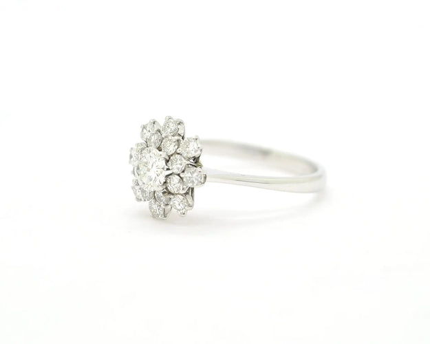 Bague Bague en or blanc 18 ct avec diamant central 0,56 ct et pavé 58 Facettes 13024