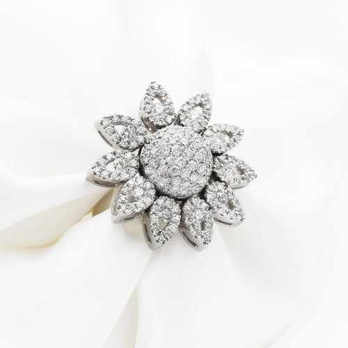 Bague Bague fleur en or blanc avec diamants 2,1 ct 58 Facettes 17335