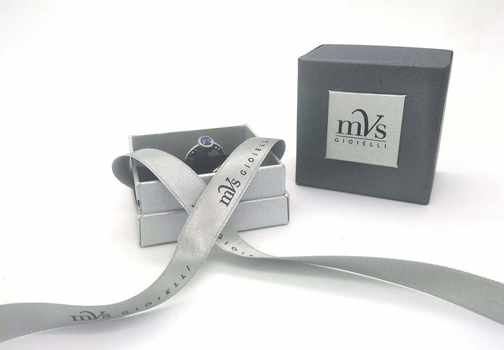 Bague 55 Bague en or blanc 18 kt avec saphir 0,70 ct et diamants 0,31 ct 58 Facettes 6726