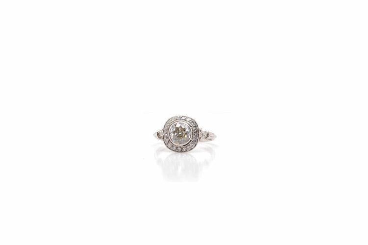 Bague 52.5 Bague ronde en platine avec diamants taille ancienne 58 Facettes 23325 - 24904