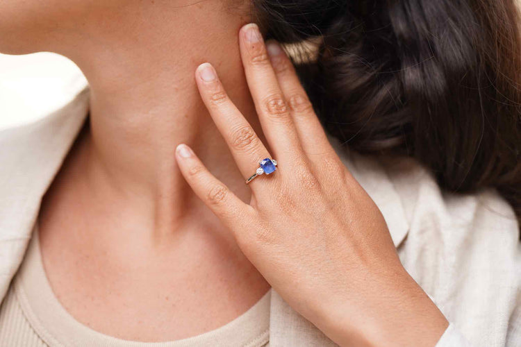 Bague 53 Bague en platine saphir de Ceylan et diamants 58 Facettes 24456 / 24745