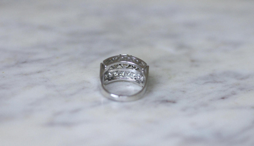 Bague 56 Bague Art Déco en or blanc 18k et platine et diamants 58 Facettes