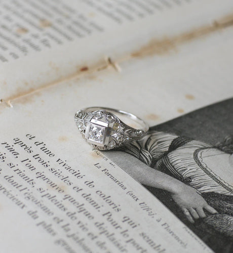 Bague 57 Bague dôme ajourée Art Déco en or blanc 18k et platine, diamants 58 Facettes