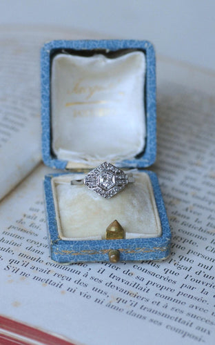 Bague 60 Bague Art Déco hexagonale en platine et diamants 58 Facettes