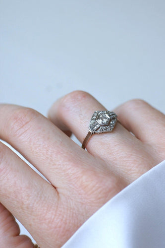 Bague 60 Bague Art Déco hexagonale en platine et diamants 58 Facettes