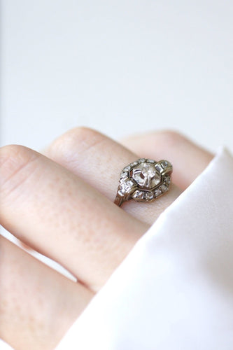Bague 51.5 Bague Art Déco carrée en or blanc 18kt et diamants 58 Facettes