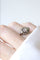 Bague 51.5 Bague Art Déco carrée en or blanc 18kt et diamants 58 Facettes
