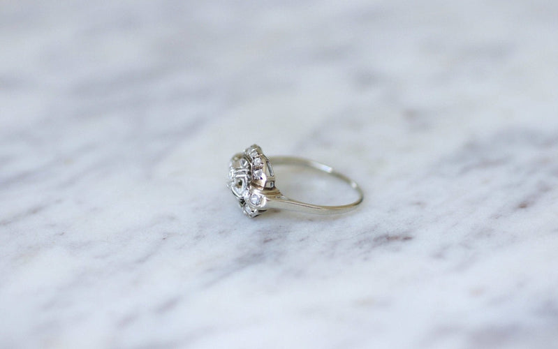 Bague 51.5 Bague Art Déco carrée en or blanc 18kt et diamants 58 Facettes