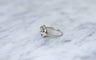 Bague 51.5 Bague Art Déco carrée en or blanc 18kt et diamants 58 Facettes