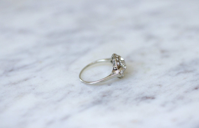 Bague 51.5 Bague Art Déco carrée en or blanc 18kt et diamants 58 Facettes