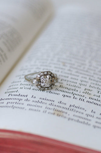 Bague 51.5 Bague Art Déco carrée en or blanc 18kt et diamants 58 Facettes