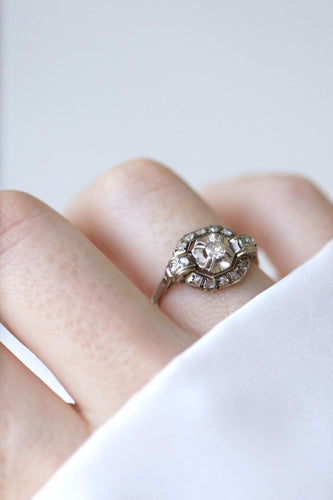 Bague 51.5 Bague Art Déco carrée en or blanc 18kt et diamants 58 Facettes