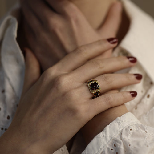 Bague 54 Bague chevalière Napoléon III en or jaune 18K avec émail et grenat, taille 54 58 Facettes FB10425