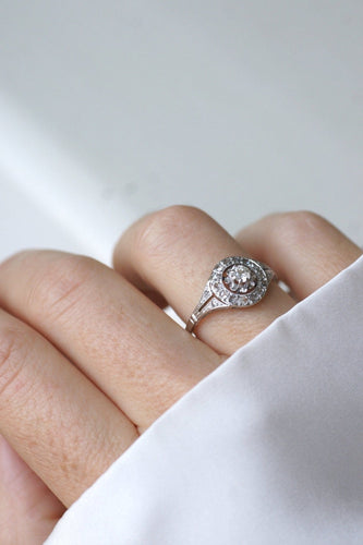 Bague 59 Bague cible Art Déco en or blanc 18kt, platine et diamants 58 Facettes