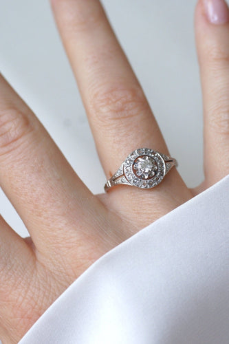 Bague 59 Bague cible Art Déco en or blanc 18kt, platine et diamants 58 Facettes