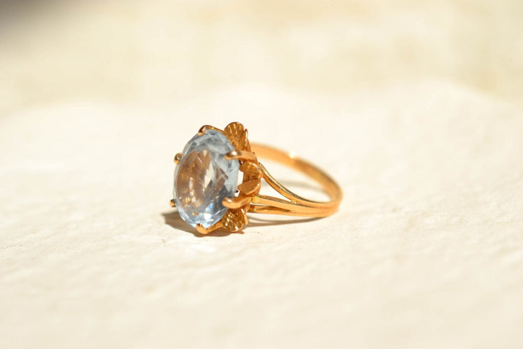 Bague 59 Bague cocktail fleur en or jaune 18 carats et spinelle de synthèse 58 Facettes 3515