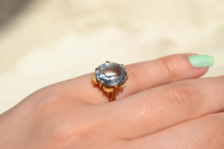 Bague 59 Bague cocktail fleur en or jaune 18 carats et spinelle de synthèse 58 Facettes 3515