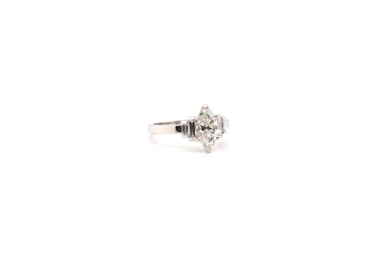 Bague 53 Bague en platine avec diamant navette et diamants baguette 58 Facettes 24035 / 24036