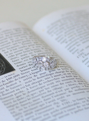 Bague 57 Bague dôme Art déco en platine et diamants 58 Facettes