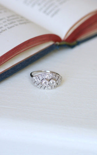 Bague 57 Bague dôme Art déco en platine et diamants 58 Facettes