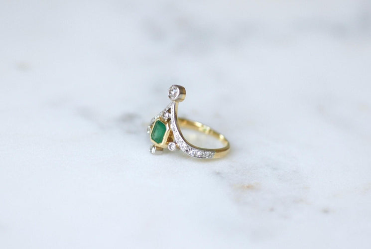 Bague 54 Bague de fiançailles aigrette en or jaune 18kt et platine, émeraude et diamants 58 Facettes