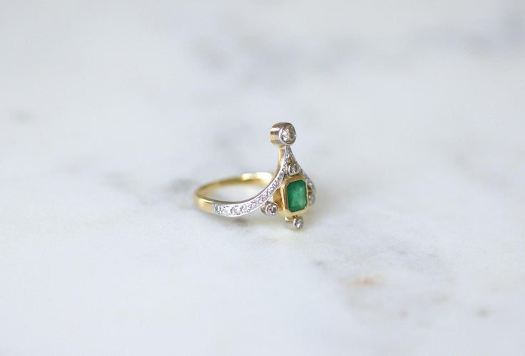 Bague 54 Bague de fiançailles aigrette en or jaune 18kt et platine, émeraude et diamants 58 Facettes