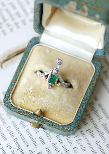 Bague 54 Bague de fiançailles aigrette en or jaune 18kt et platine, émeraude et diamants 58 Facettes