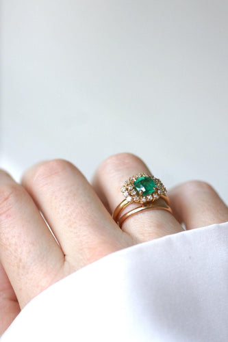 Bague 56 Bague émeraude coussin 1,52 cts en or jaune et diamants 58 Facettes