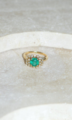 Bague 56 Bague émeraude coussin 1,52 cts en or jaune et diamants 58 Facettes