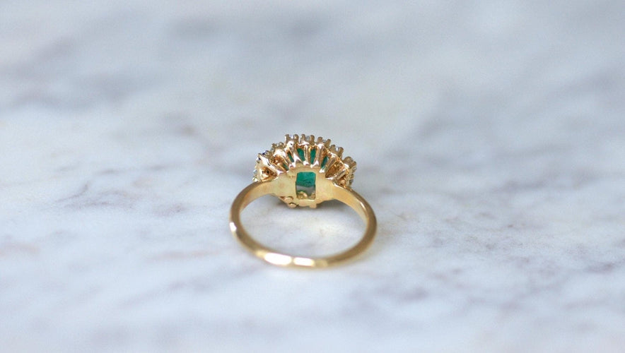 Bague 56 Bague émeraude coussin 1,52 cts en or jaune et diamants 58 Facettes