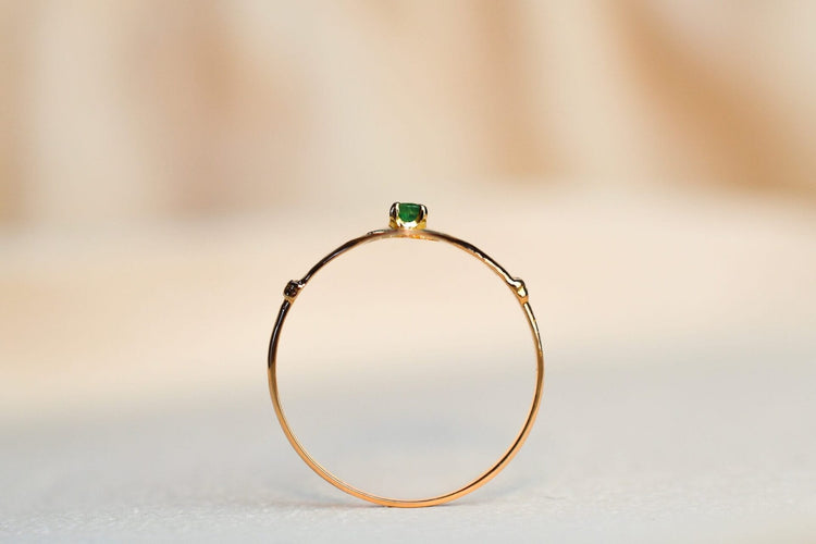 Bague 54 Bague navette ajourée en or jaune et émeraude 58 Facettes 3753