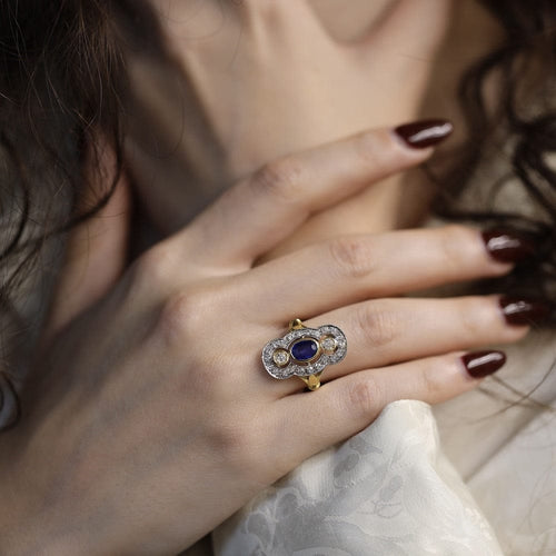 Bague 55 Bague en or jaune et gris 18 Cts avec saphirs et diamants vers 1970. Taille 55. 58 Facettes FB10280