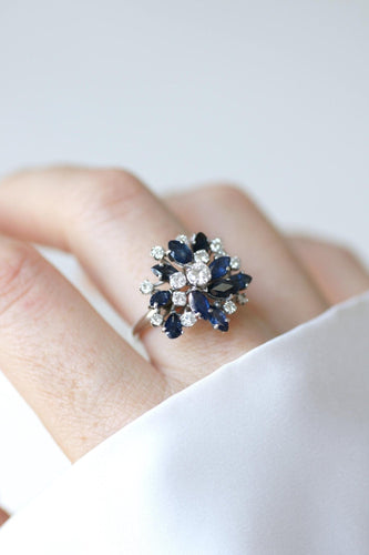 Bague 58.5 Bague cocktail monture fil en or blanc 18kt, saphirs et diamants 58 Facettes