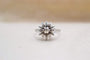 Bague 58 Bague florale en or blanc 18 carats et diamants 58 Facettes 3684